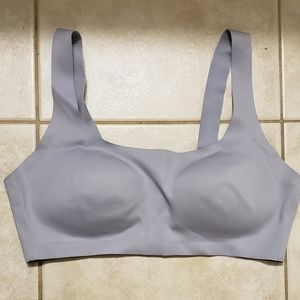 Womens Victoria secret seamless sports bra size medium